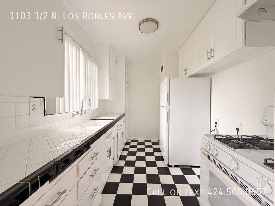 1103 1/2 N Los Robles Ave - Photo 5 of 19
