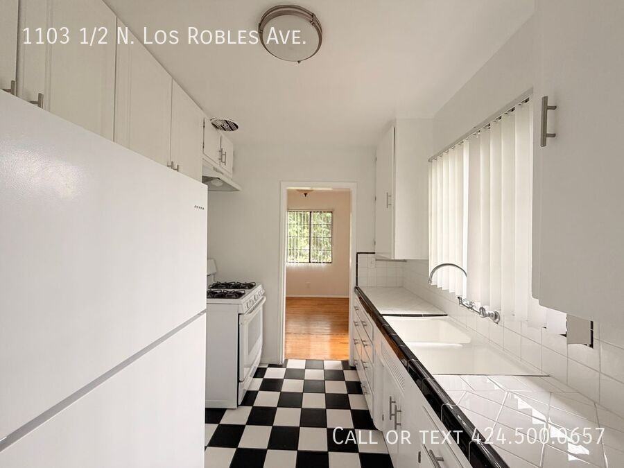 1103 1/2 N Los Robles Ave - Photo 6 of 19