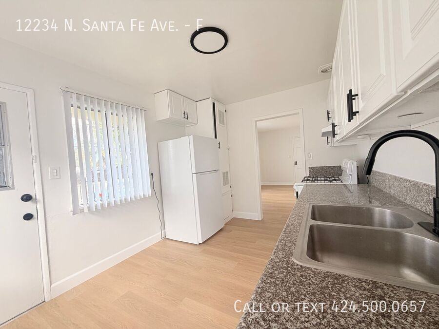 12234 Santa Fe Ave #F - Photo 4 of 15