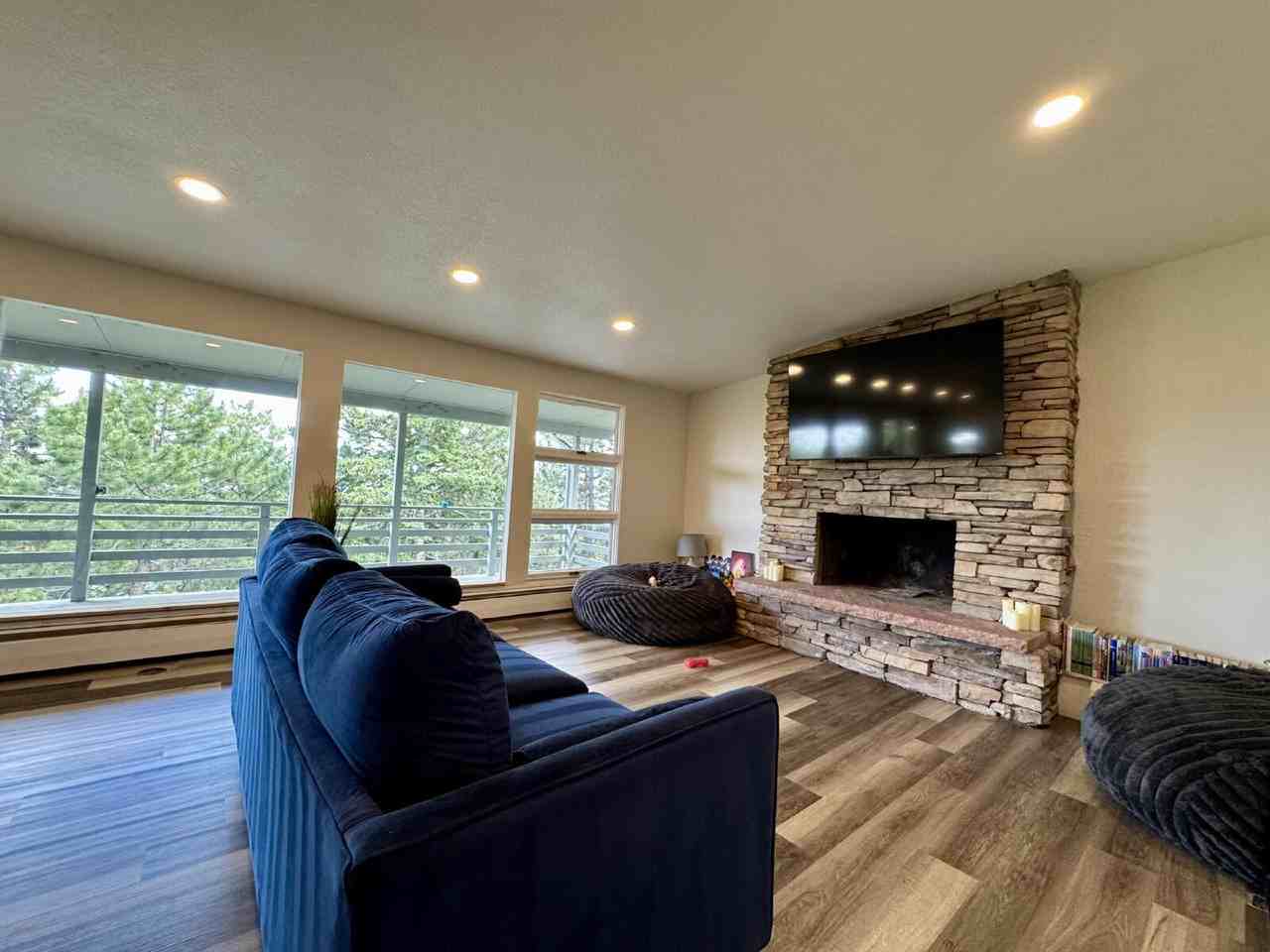 11922 Hillcrest Rd - Photo 3 of 45