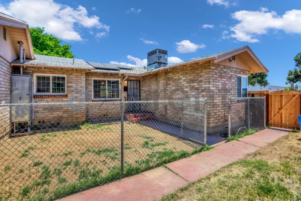 807 E Shields Ave #807 - Photo 4 of 24