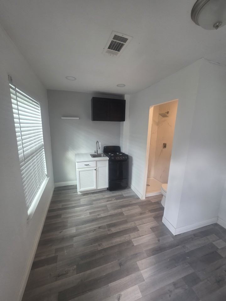 4024 Avenue N 1/2 #NA - Photo 4 of 5