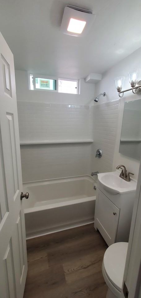 1434 E 8th St #1434 - Photo 5 of 14