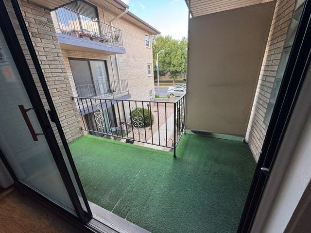 2124 N Harlem Ave #2W - Photo 3 of 8