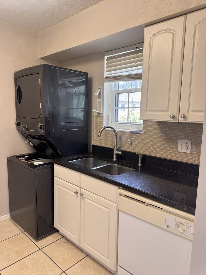 N Meridian Rd #6 - Photo 4 of 12