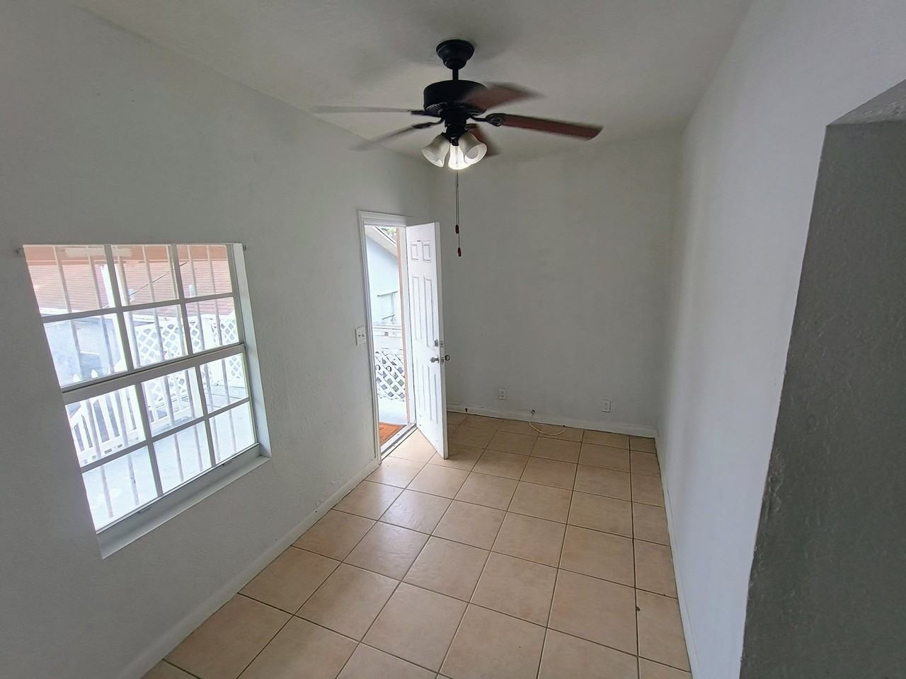 2846 Nwcourt #4 - Photo 3 of 15