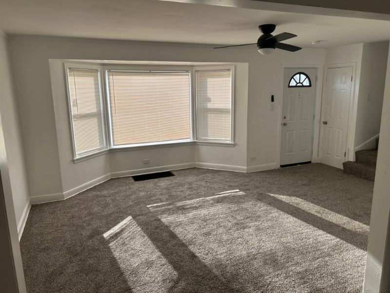 10608 S Rhodes Ave - Photo 2 of 19