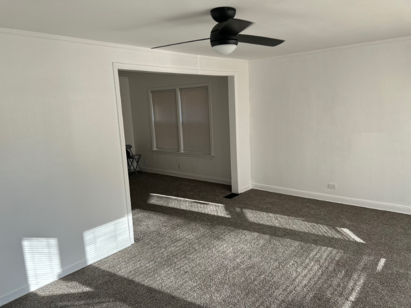 10608 S Rhodes Ave - Photo 3 of 19