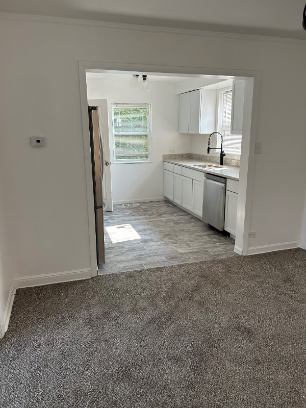 10608 S Rhodes Ave - Photo 5 of 19