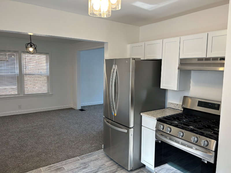 10608 S Rhodes Ave - Photo 6 of 19