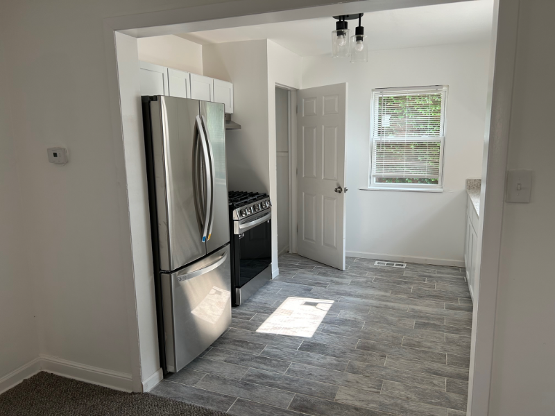 10608 S Rhodes Ave - Photo 7 of 19