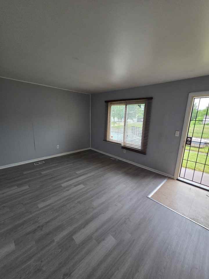6630 Eastmont Dr - Photo 2 of 11