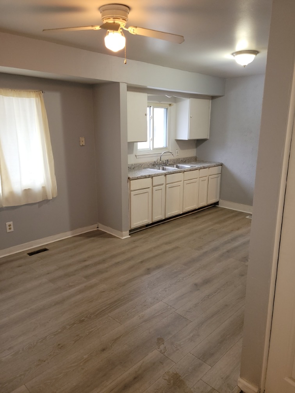 6630 Eastmont Dr - Photo 4 of 11