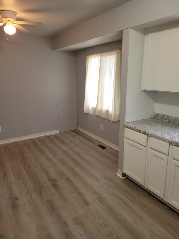 6630 Eastmont Dr - Photo 5 of 11