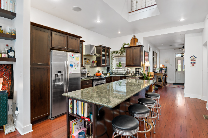 254 38th St - Photo 5 of 20