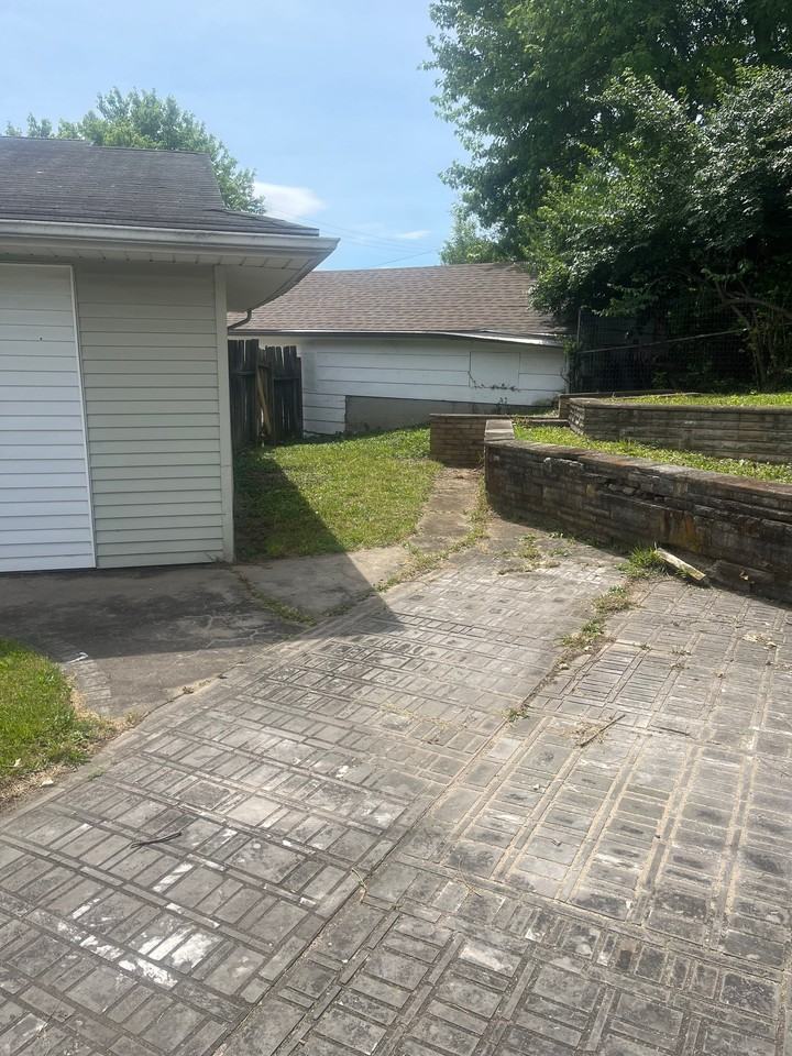 4217 Old Riverside Dr - Photo 3 of 17