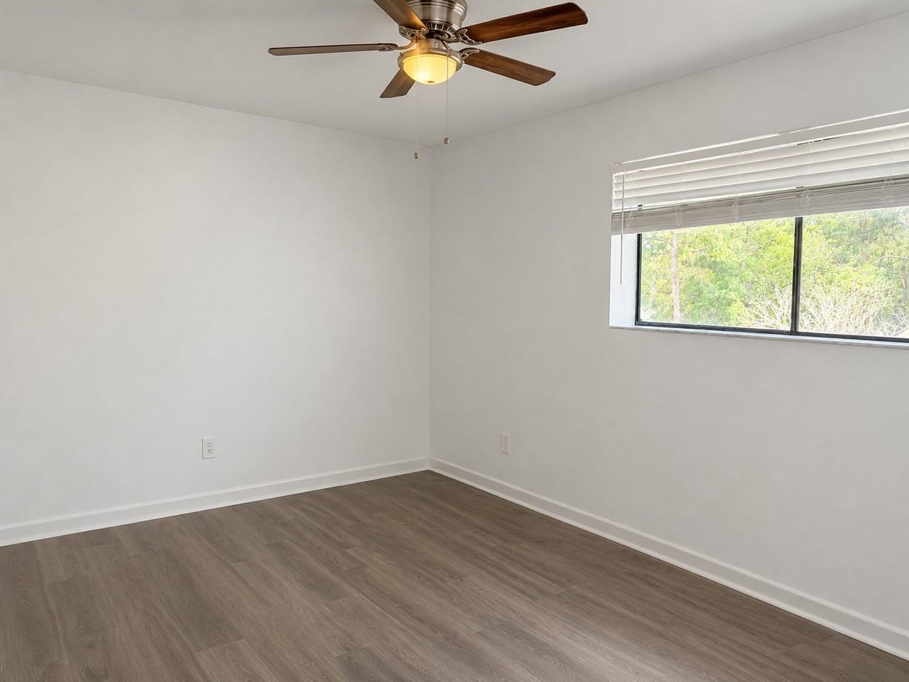 6736 Sw 45th Ave - Photo 6 of 9