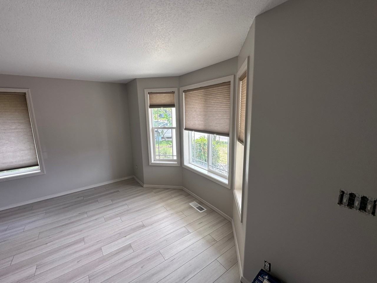1409 Se 4th Ave - Photo 7 of 17