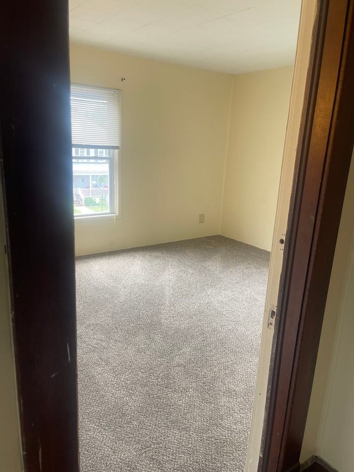 1515 Stewart Ave - Photo 3 of 10