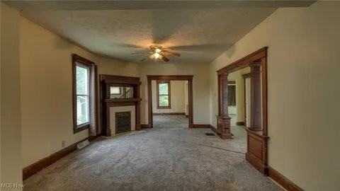1515 Stewart Ave - Photo 7 of 10