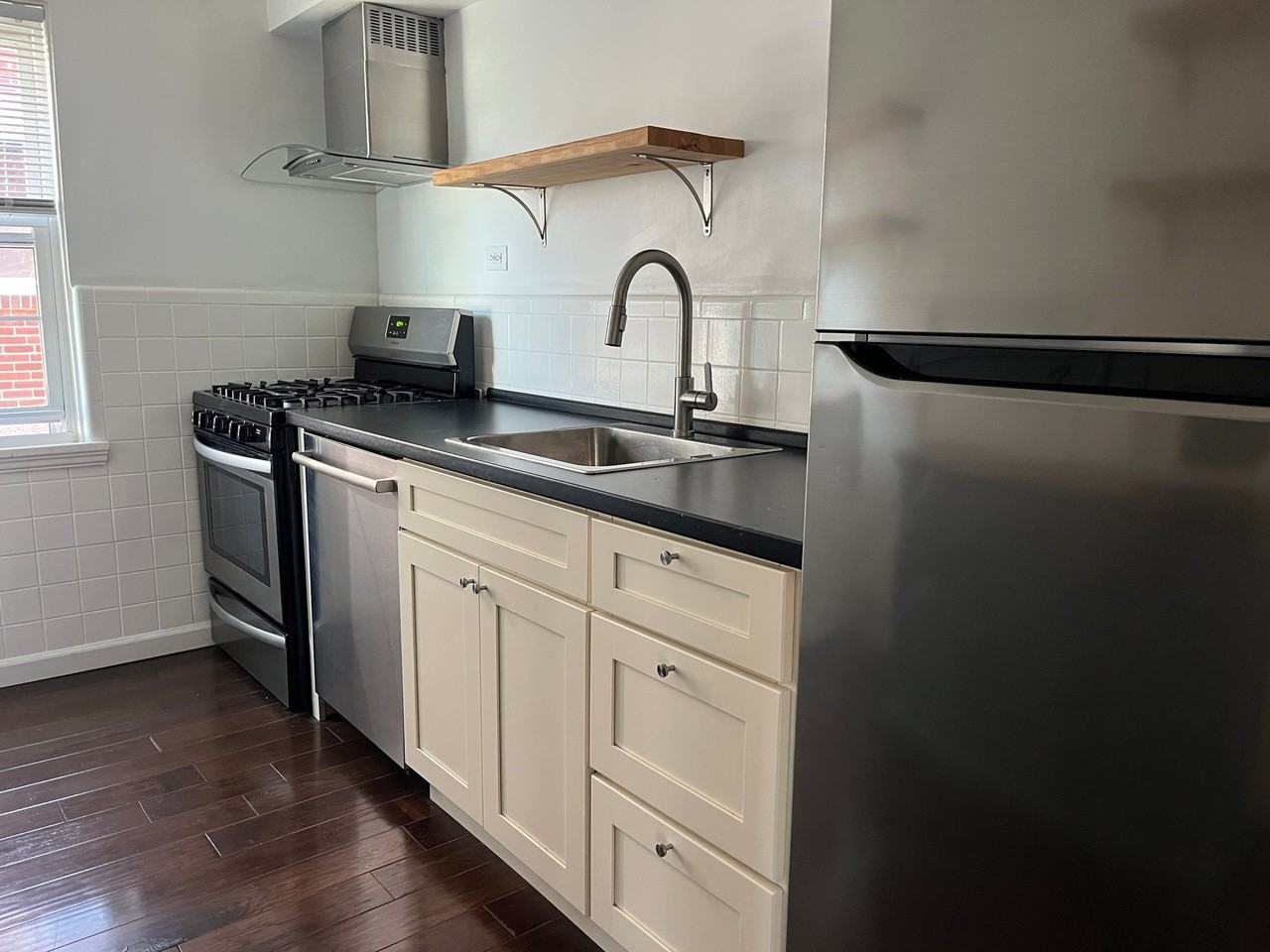 1983 Connecticut Ave - Photo 6 of 15