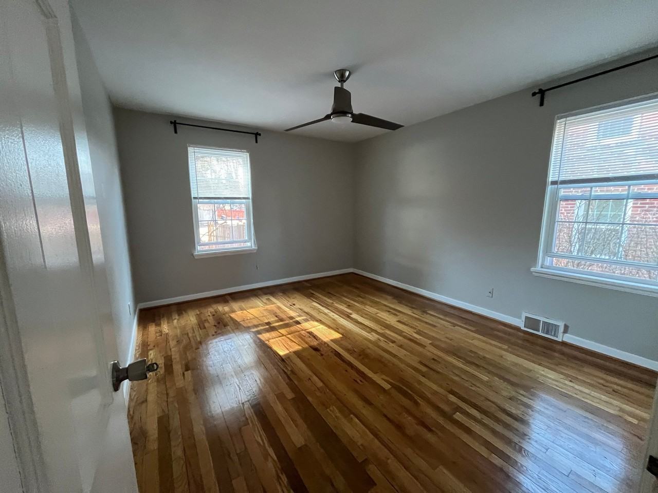 1983 Connecticut Ave - Photo 7 of 15