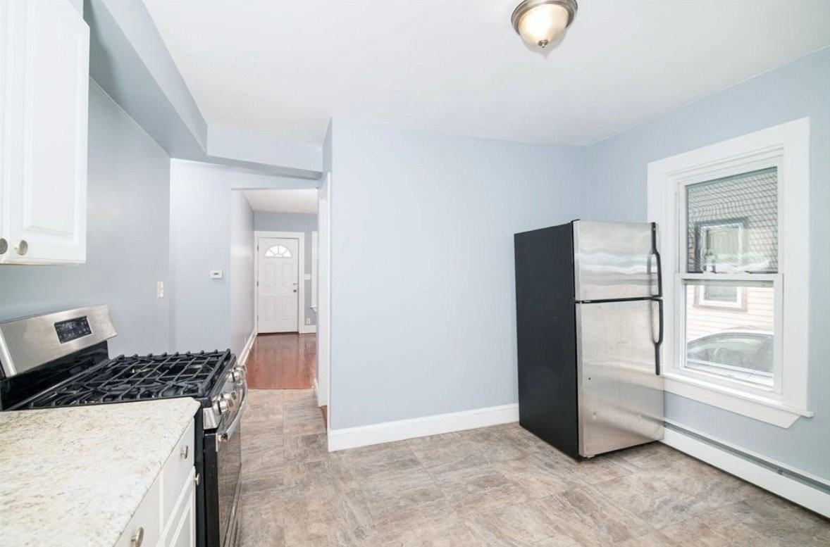 85 Gilbert St - Photo 3 of 11
