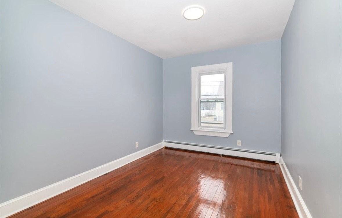 85 Gilbert St - Photo 4 of 11