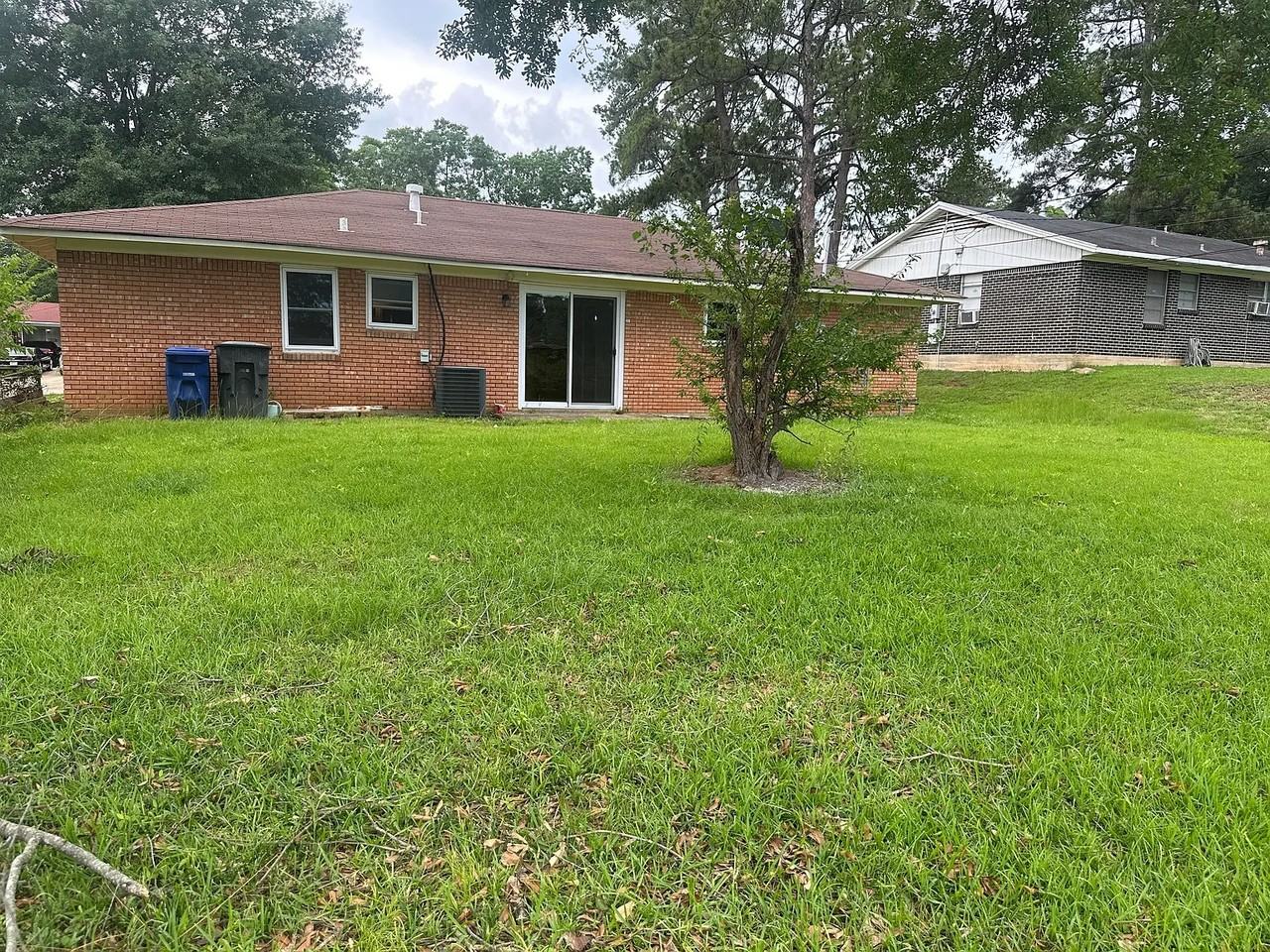 3850 Lisa Ln - Photo 2 of 20