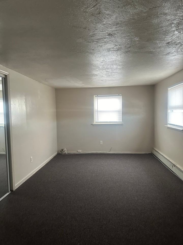 15 Essen Dr - Photo 2 of 13