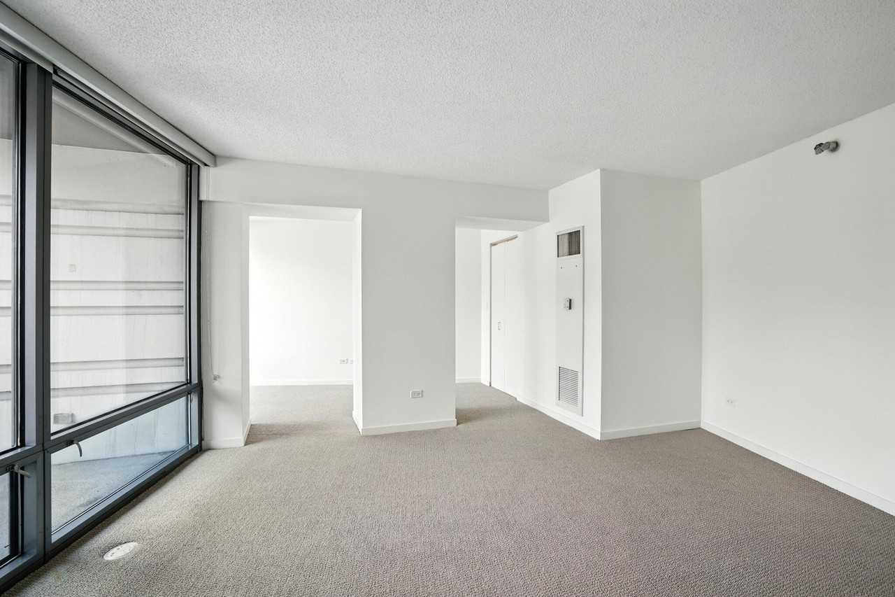 510 N Kingsbury St - Photo 5 of 20