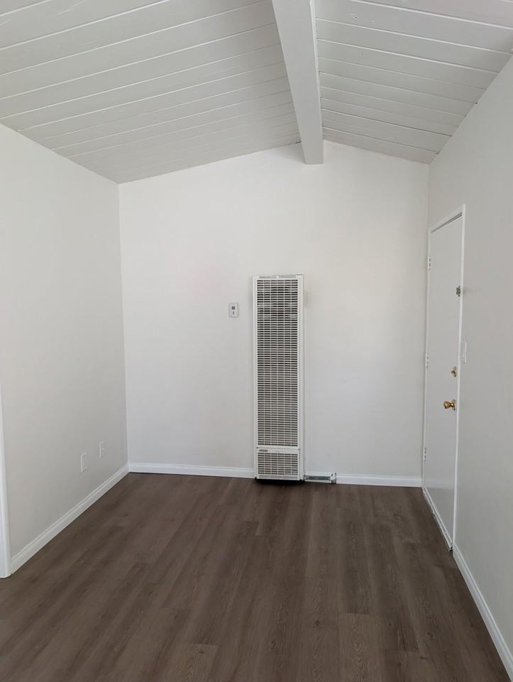 4030 1/2 Ingraham St #4030-5 - Photo 2 of 6