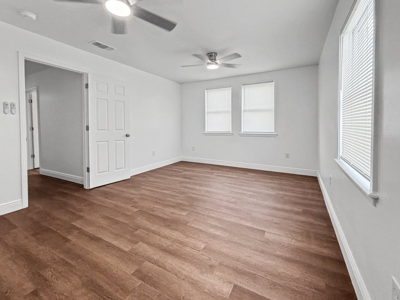 9102 Oleander St - Photo 3 of 5