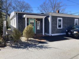 featured image of 10 Narragansett Ave