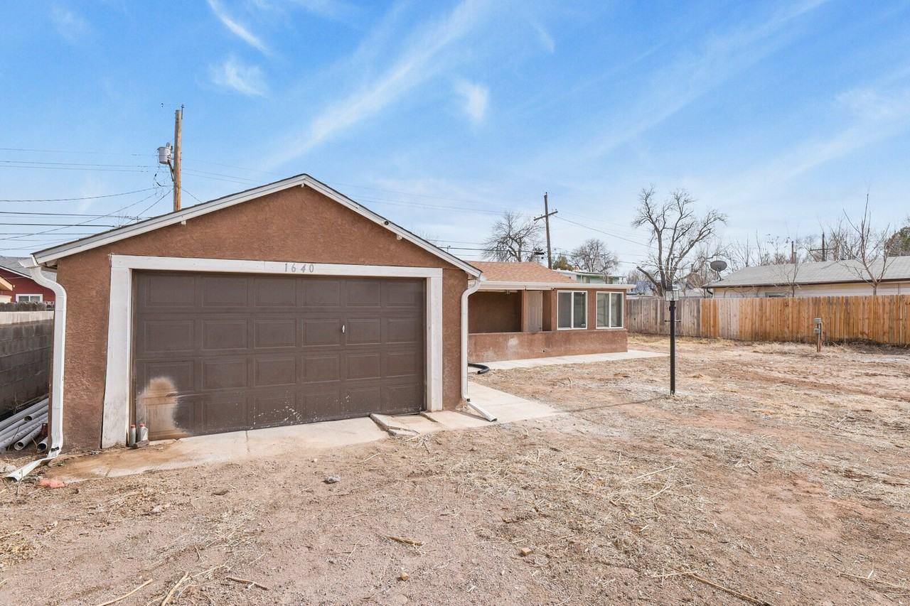 1640 Jackson St - Photo 3 of 20