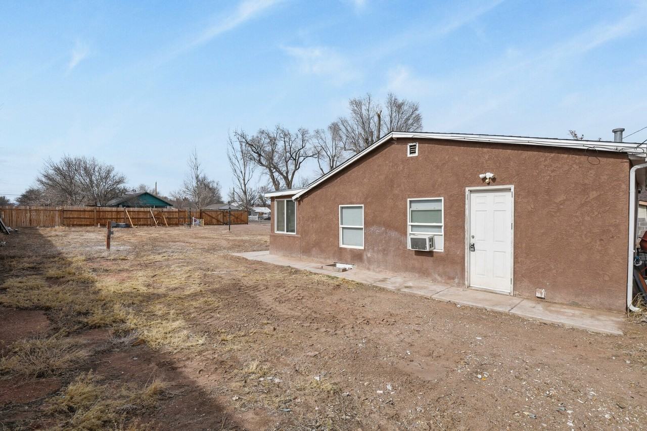 1640 Jackson St - Photo 4 of 20