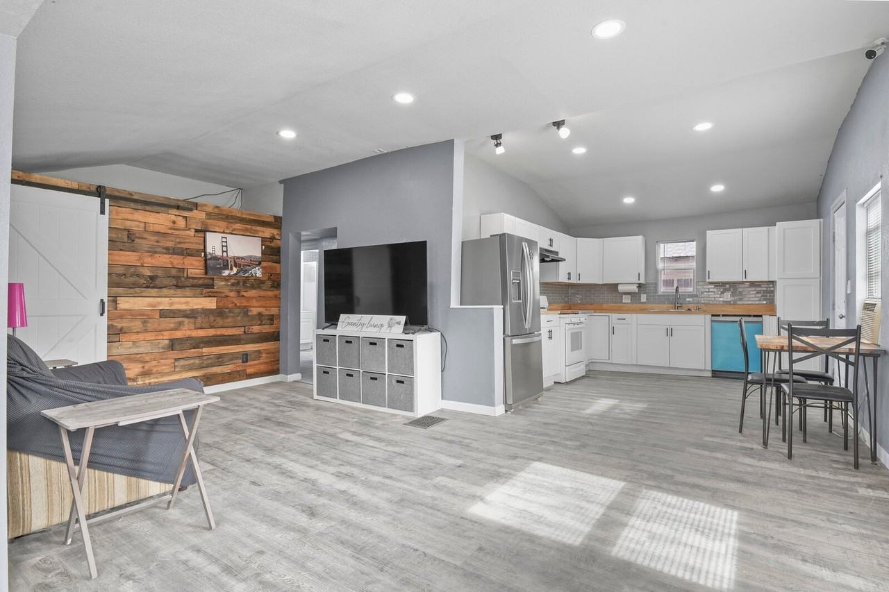 1640 Jackson St - Photo 5 of 20