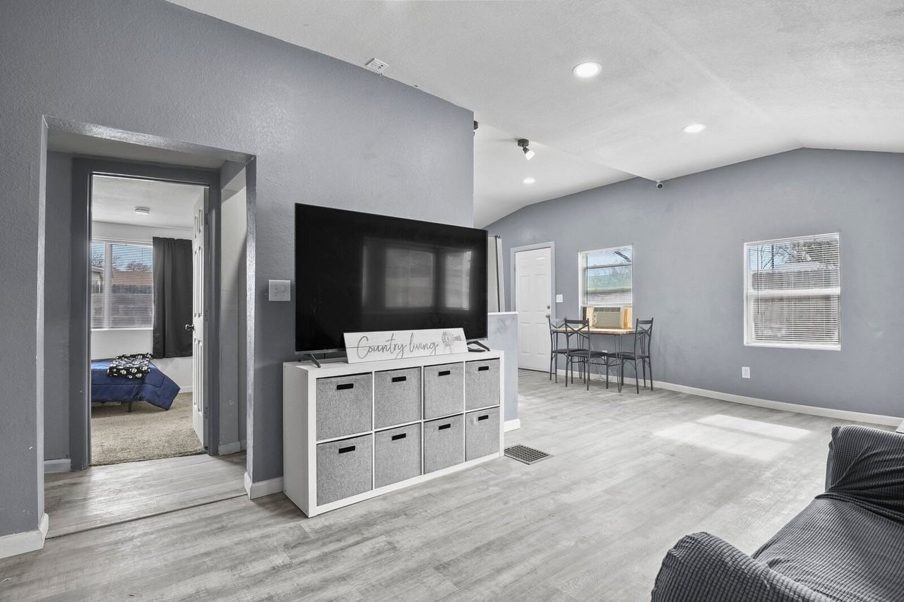1640 Jackson St - Photo 6 of 20