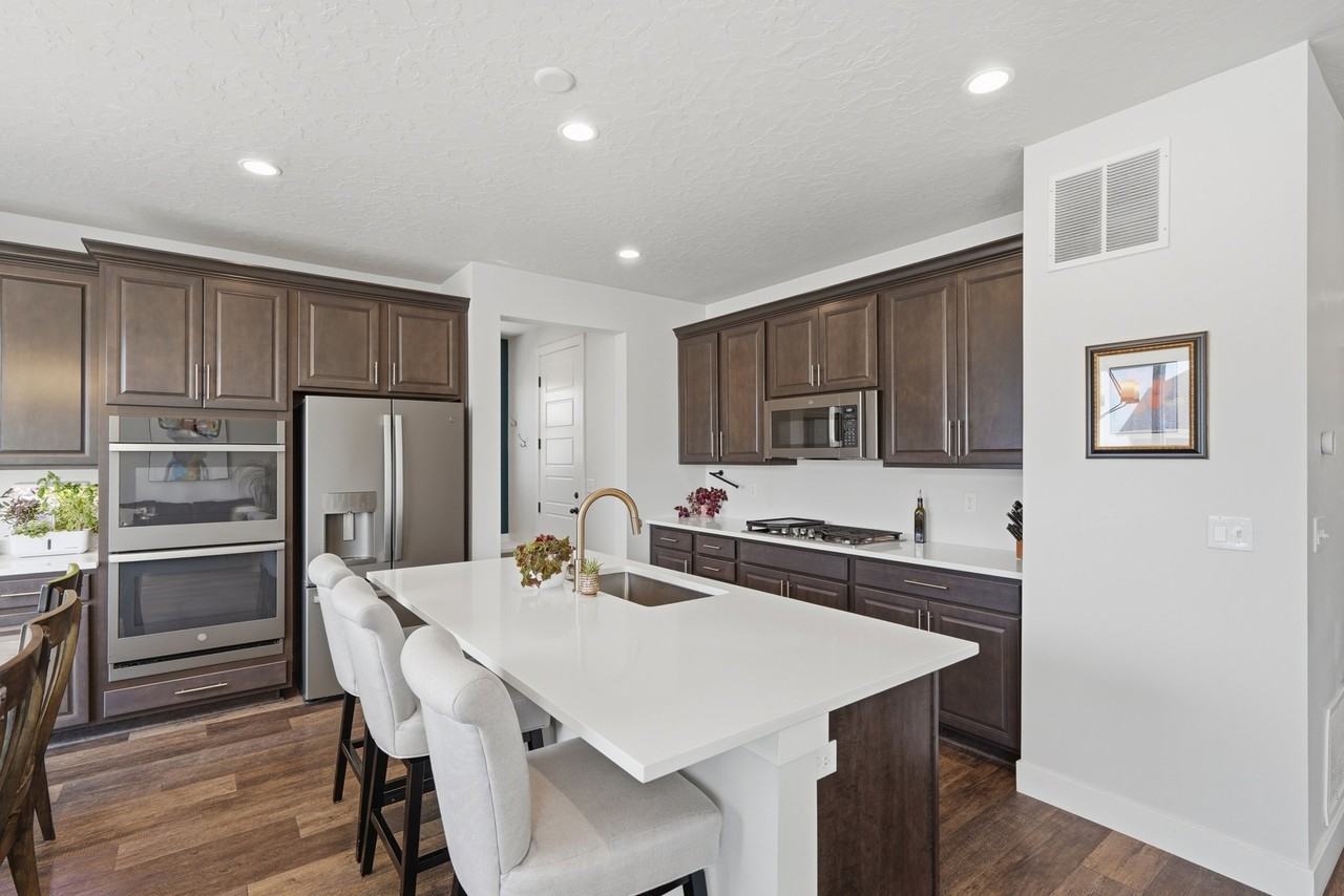 2208 N Elderberry Dr - Photo 5 of 20