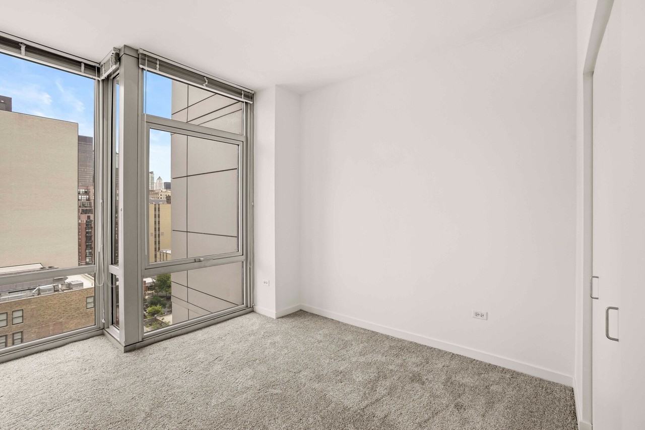 750 S Clark St - Photo 6 of 15