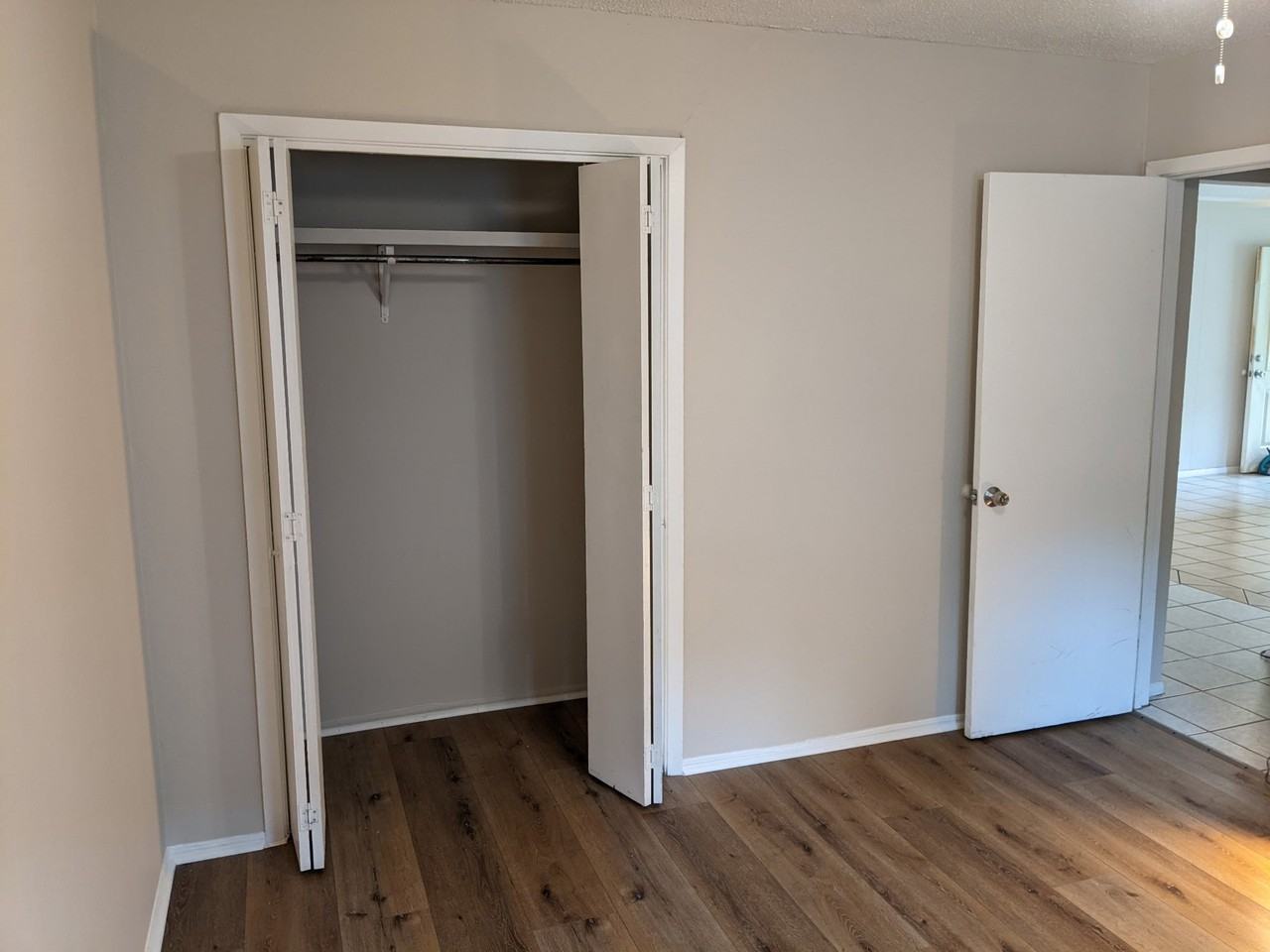 517 N Clements St - Photo 3 of 7
