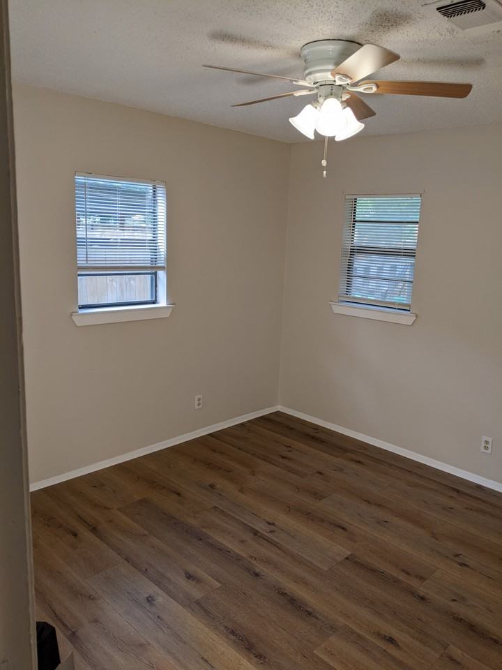 517 N Clements St - Photo 5 of 7