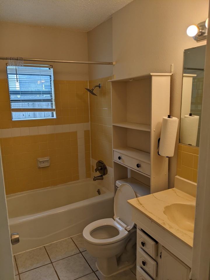 517 N Clements St - Photo 6 of 7