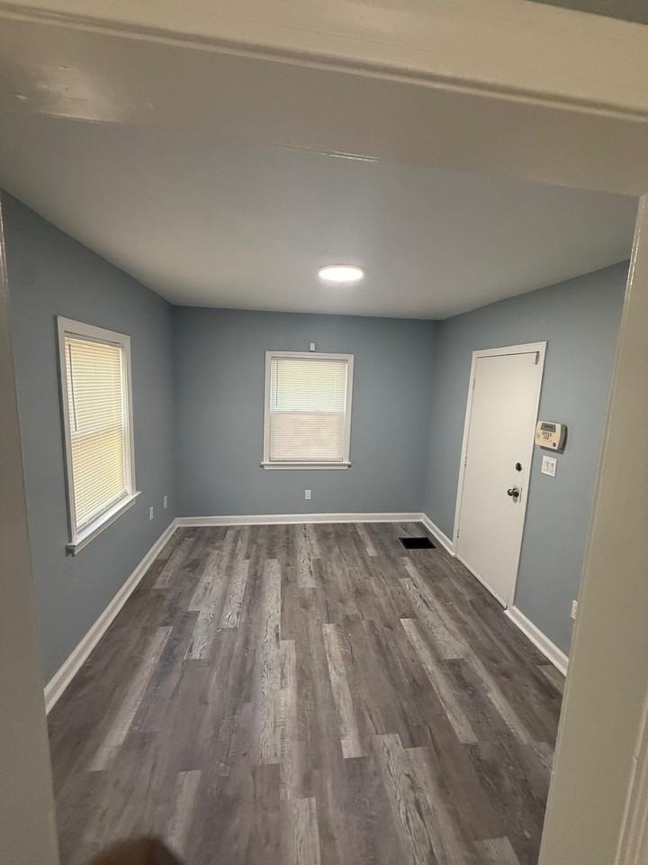 277 Helen St - Photo 3 of 10