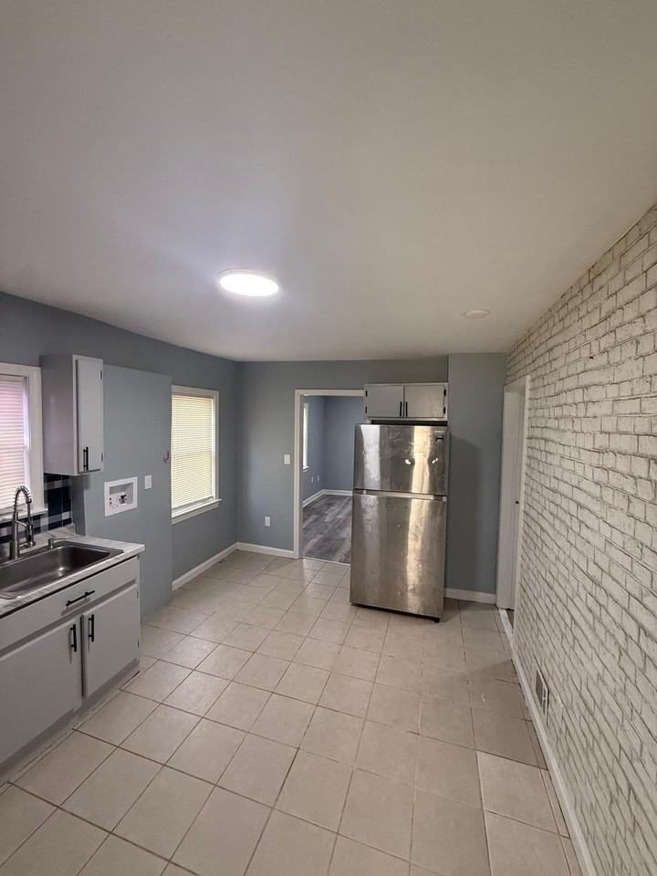 277 Helen St - Photo 5 of 10