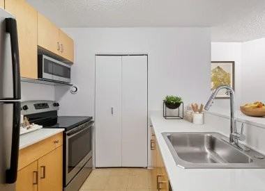 740 N Dearborn St - Photo 4 of 12