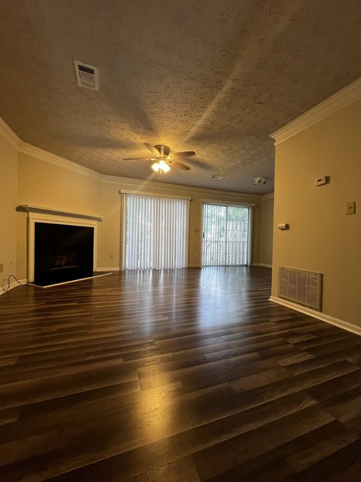 6617 Meadow Green Cir - Photo 3 of 19