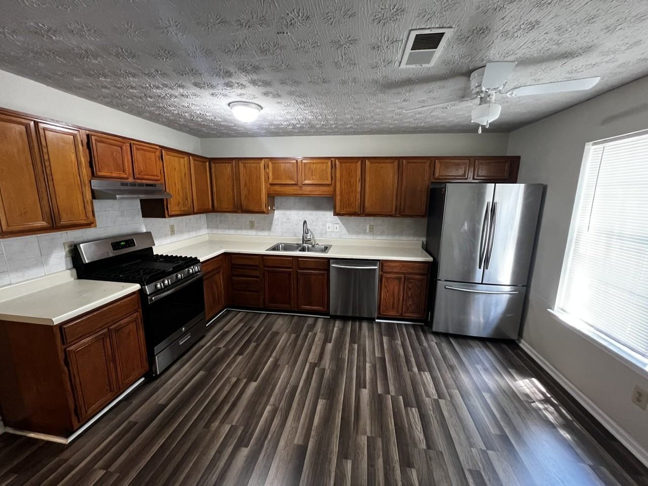 6617 Meadow Green Cir - Photo 4 of 19