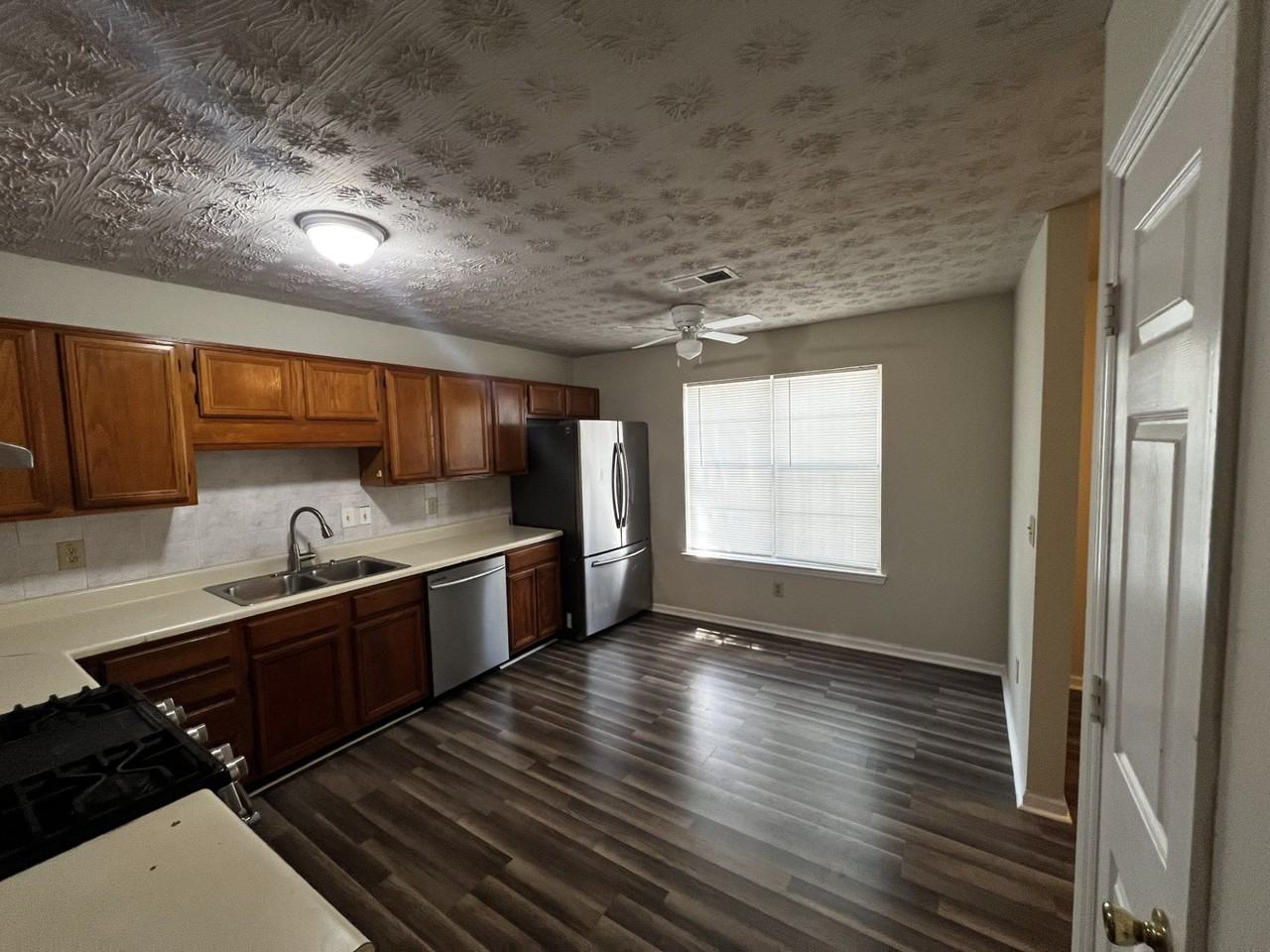 6617 Meadow Green Cir - Photo 6 of 19