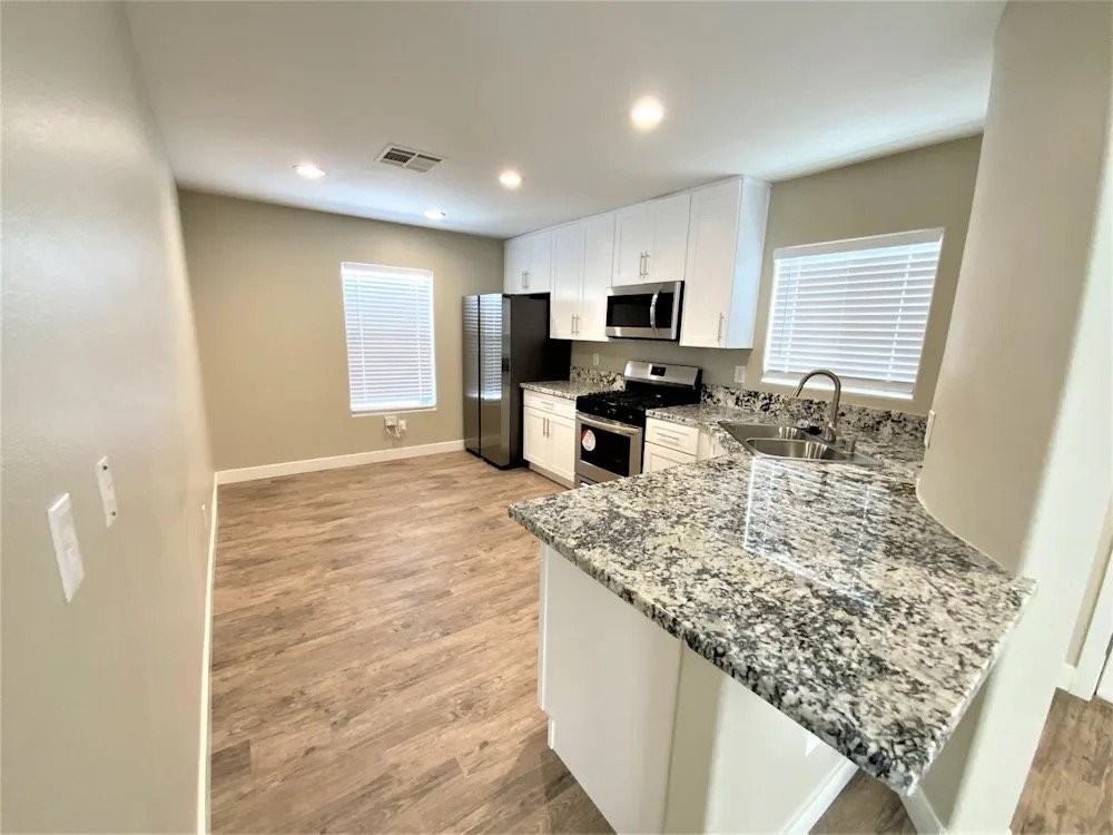 1505 Hawthorne St - Photo 6 of 6
